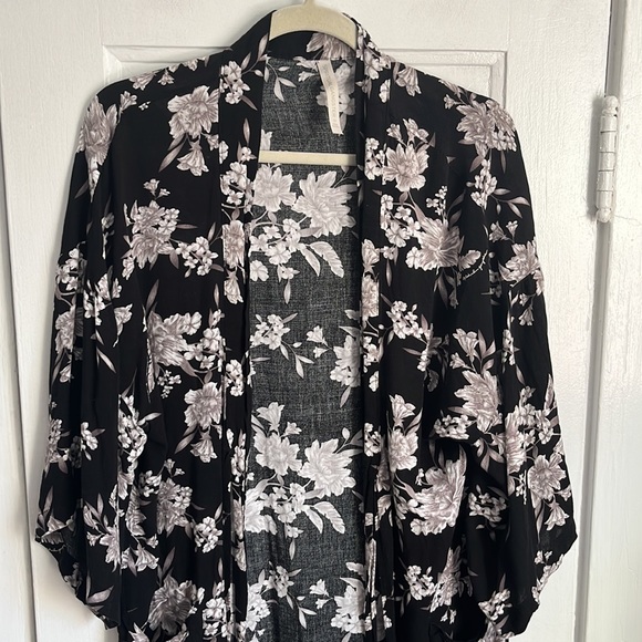 Spiritual Gangster Maya Floral Kimono - Picture 3 of 9